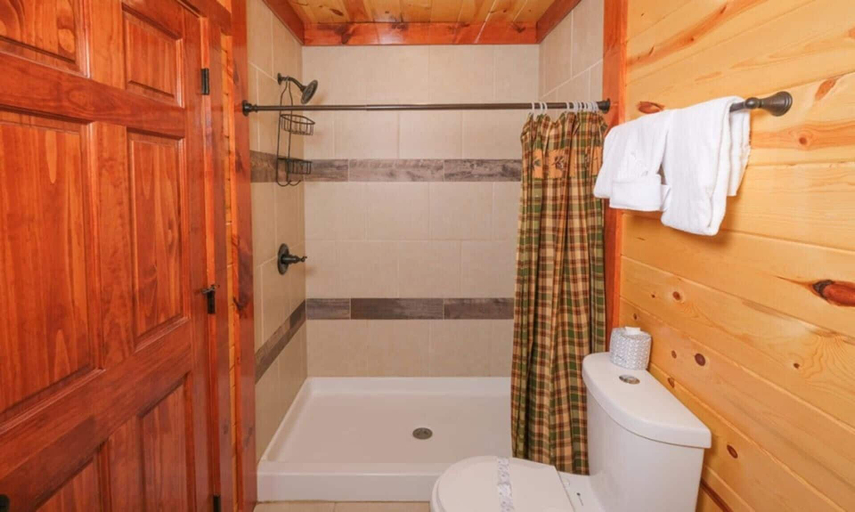 Bathroom 4, Splash' N Mountain Lookout, Sevier