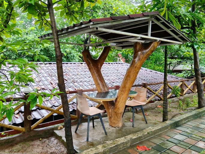 Outdoor dining, Heaven Hill Resort, Palghar