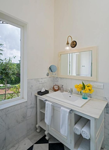 Bathroom 2, Tree of Life Sariska Manor, Alwar