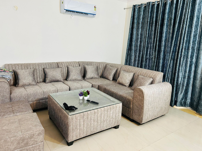Living room 5, Experience Comfort, Space, and Privacy at Stay Royal Landran 3 BHK, Sahibzada Ajit Singh Nagar