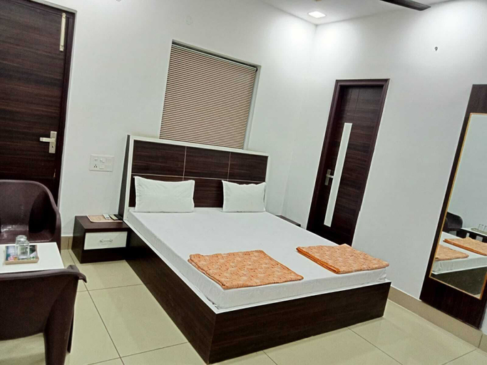 Room 2, Hotel Paul Residency, Muktsar