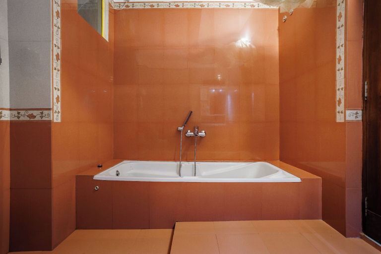 Bathroom 5, Meadows Residency, The Nilgiris