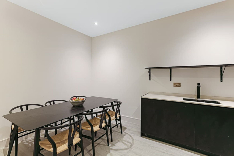 Room 3, Perfect Booking 2 Bed Flat With Gym Cinema, Wakefield