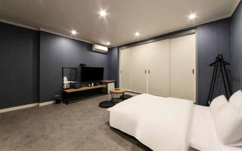 Bedroom 5, Gamdong Hotel, Haeundae