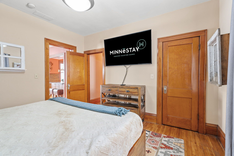 Bedroom 3, Urban Retreat, Hennepin