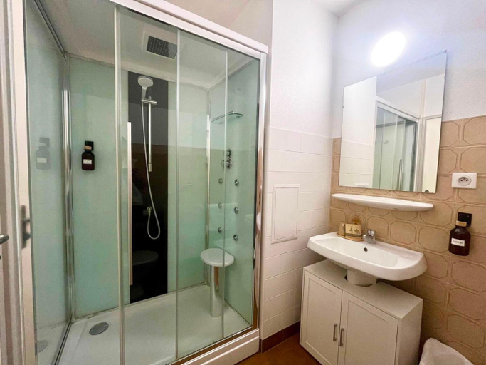 Bathroom 2, Residence Hoteliere du Magnoac, Hautes-Pyrénées