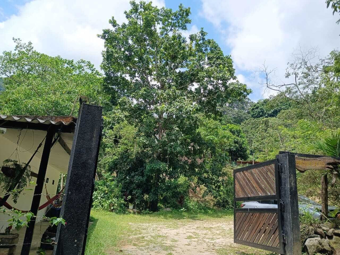 Property grounds, El Renacer de marinka, Santa Marta (Dist. Esp.)