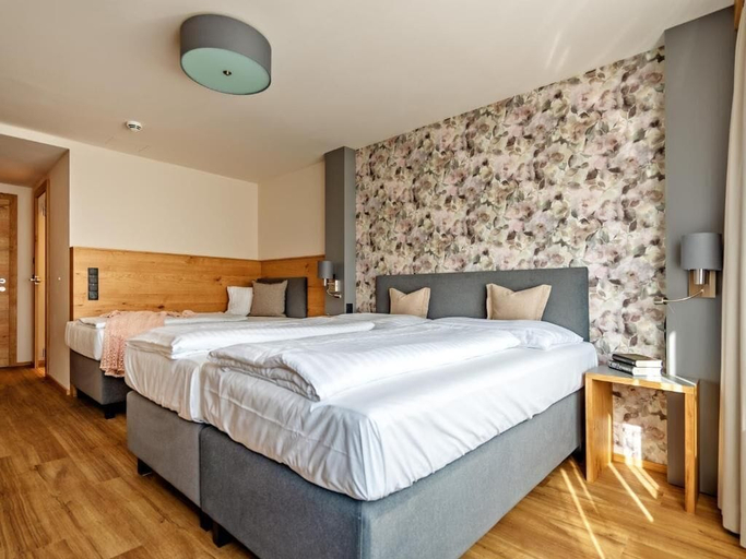 Bedroom 4, Stadthotel EGGERBRÄU, Imst