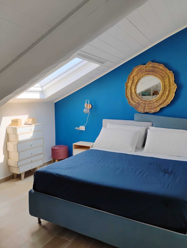 Room 2, Pepè attic room Naples Central, Napoli