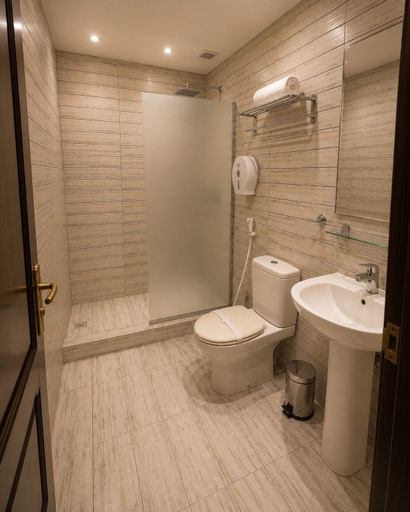 Bathroom 4, Valencia Hotel, Qasr an-Nil