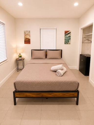 Room 3, Villa Shores, Miami-Dade