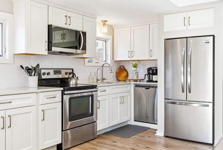 Private kitchen 4, Mimi's Beach House Beach Access, York