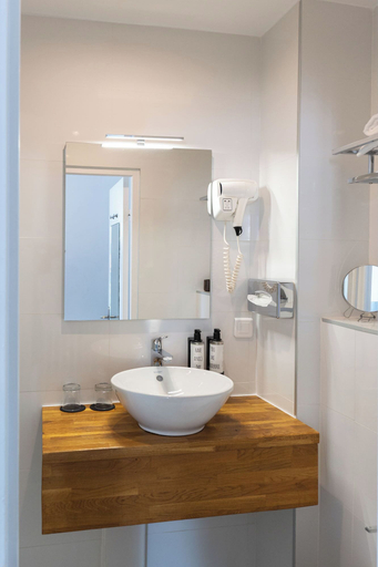 Bathroom 4, Crisol Lumière, Alpes-Maritimes