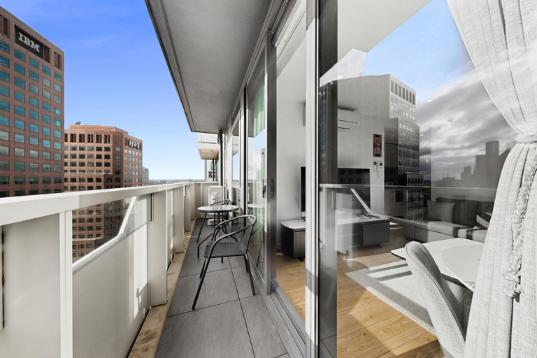 Balcony 3, Elevated 2-bed Stay Steps From Crown, Melbourne