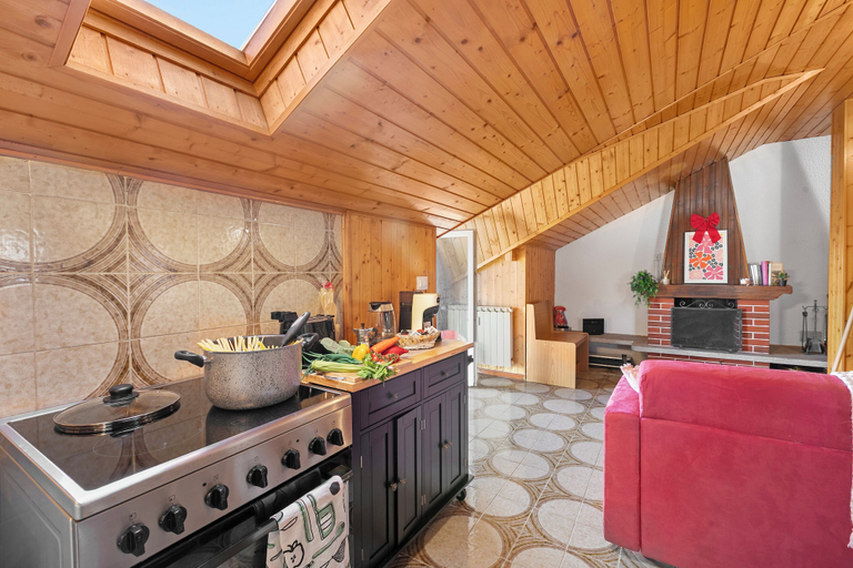 Interior 2, La Mansarda Sul Lago: Rustic Attic Studio With Balcony & Parking, Novara