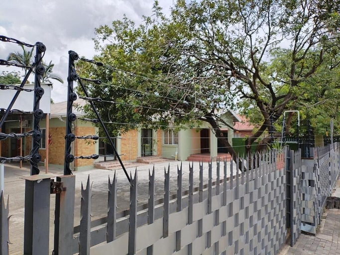 Property grounds, Laroza Guest House, Bojanala