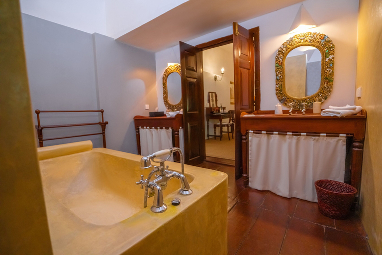 Bathroom 4, Adigars Manor Kandy, Kundasale