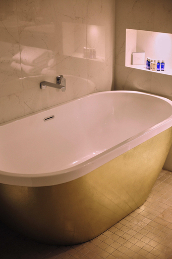Bathroom 5, Hayfield Manor