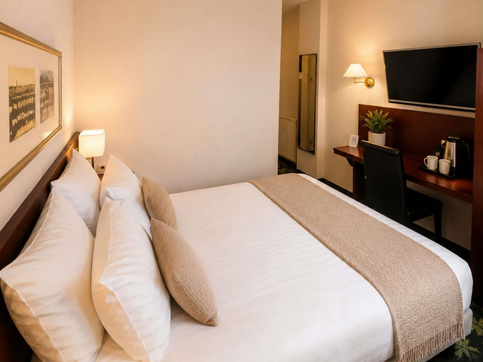 Bedroom 2, Mercure Lourdes Impérial Hotel, Hautes-Pyrénées