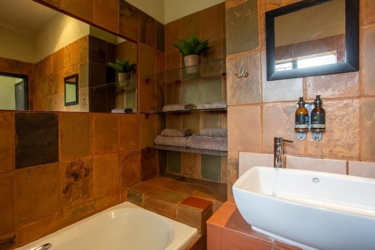 Bathroom 5, Parsons River Camp, Mopani