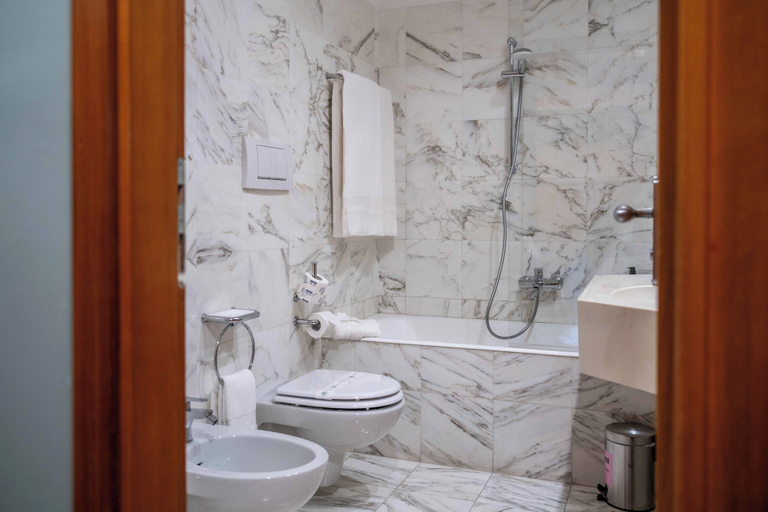 Bathroom 4, Spazio Origine, Bari