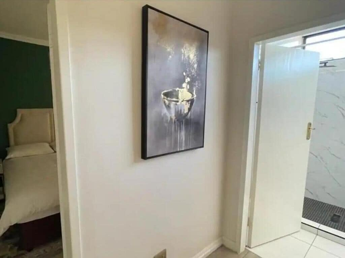 Room 5, Modern Executive Stay, Siyanda
