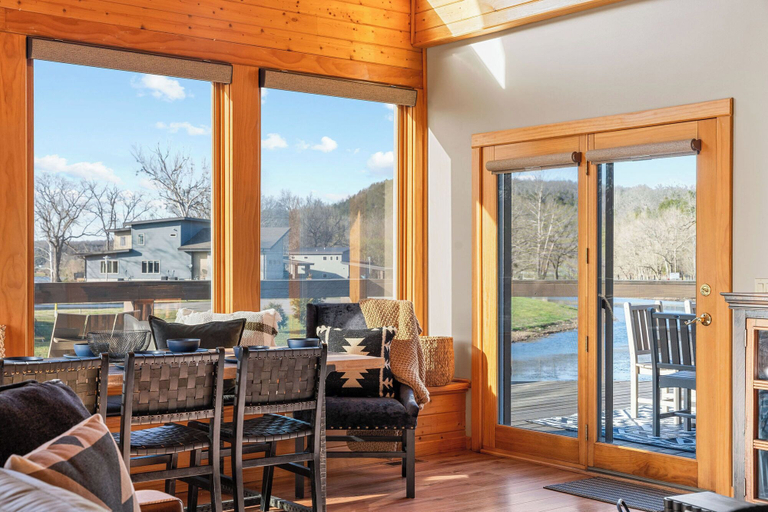 Living area 2, Ember Shoals Resort | On the White River, Cotter AR, Baxter