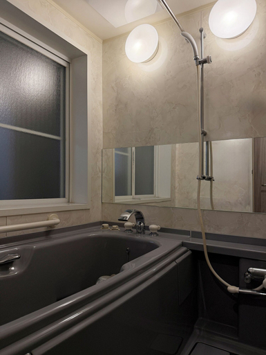 Bathroom 5, WAKO Ekimae, Hiroshima