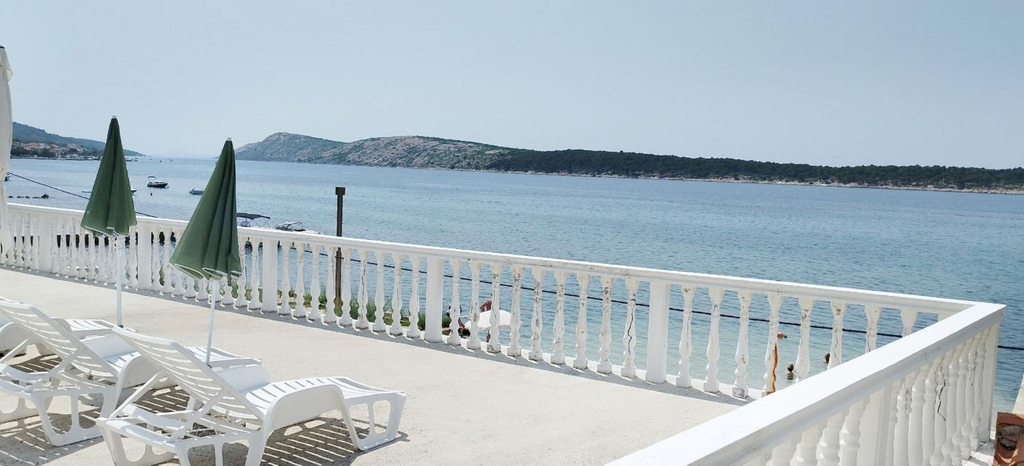 3, Seafront apartment on the Island of Rab, Lopar/Supetarska Draga