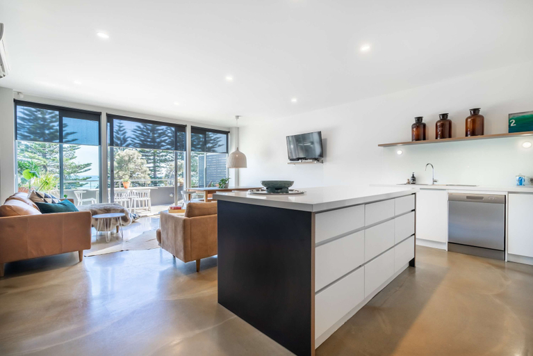 Room 2, Aquabelle Two - Beach Views for 6, Melbourne
