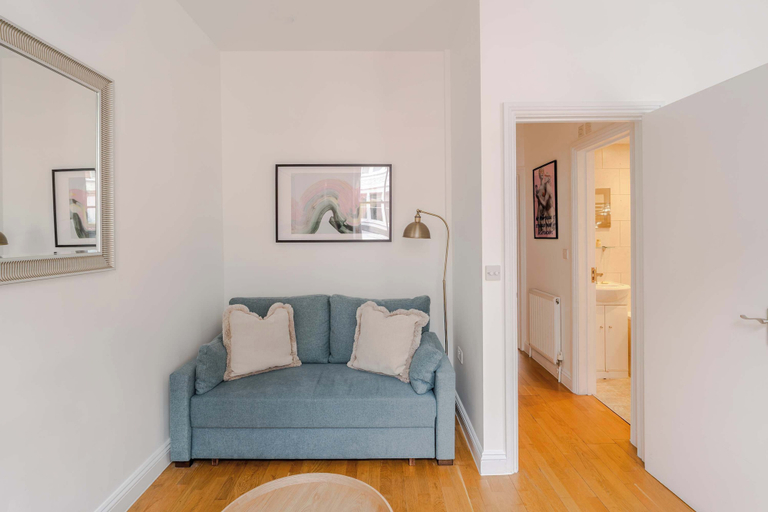 Living area 5, Dionysus' Den - Fitzrovia - by Frankie Says, London