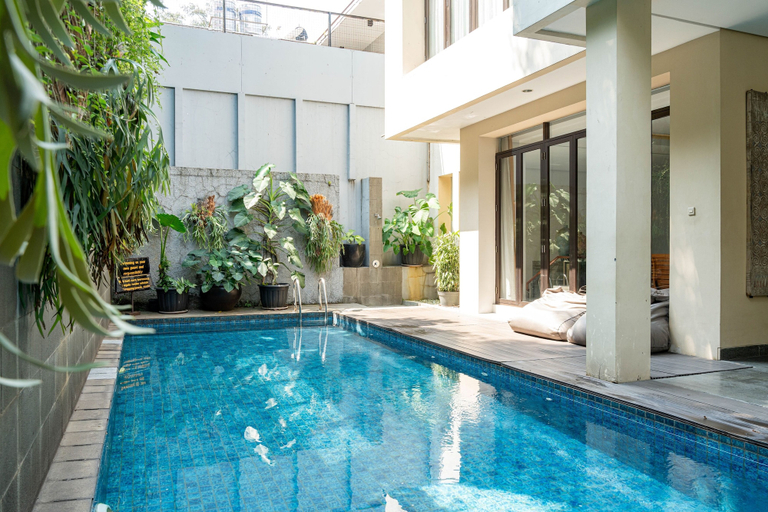 Sport & Beauty 5, Jasmine Cozy Villa 3 BR Heated Pool and Billiard, Bandung