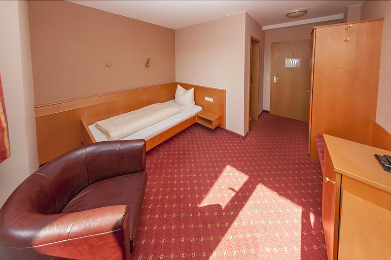 Bedroom 3, Hotel Bett & Fruhstuck, Groß-Gerau