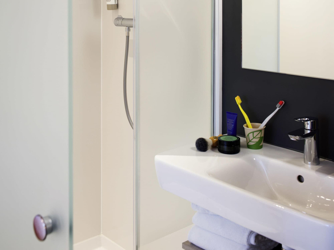 Bathroom 4, ibis budget Amsterdam Airport, Haarlemmermeer