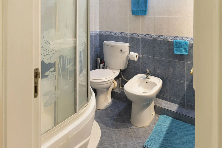 Bathroom, Apartment Hortensia