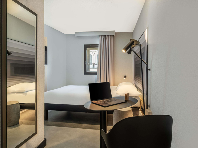 Bedroom 4, ibis Saint Quentin Basilique, Aisne