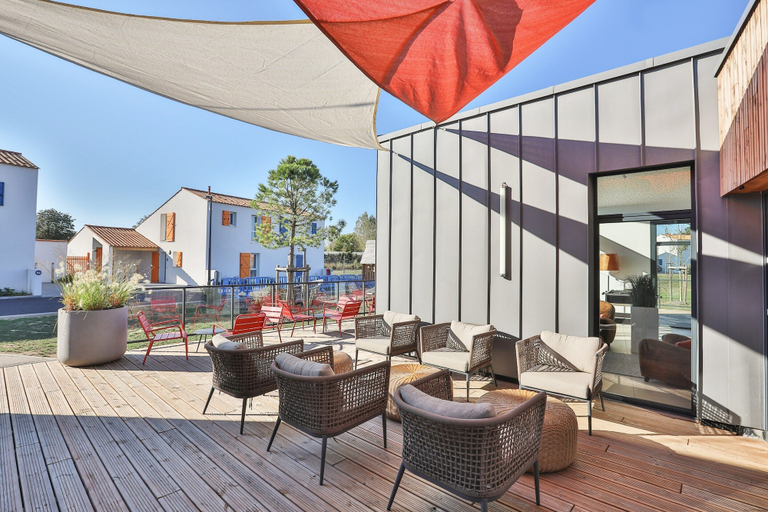 Balcony 2, Luxury 8-person Private Pool Villa, Vendée