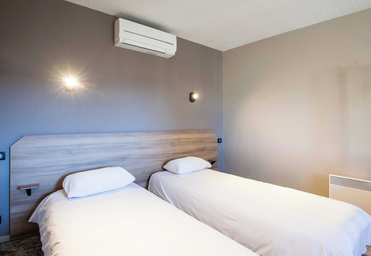 Bedroom 4, B&B HOTEL Aurillac Le Lioran, Cantal