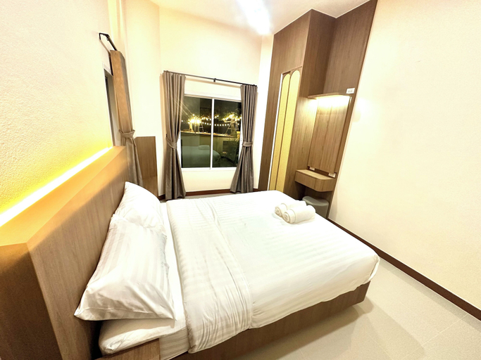 Room 5, Rakraekpobresortsattahip, Sattahip
