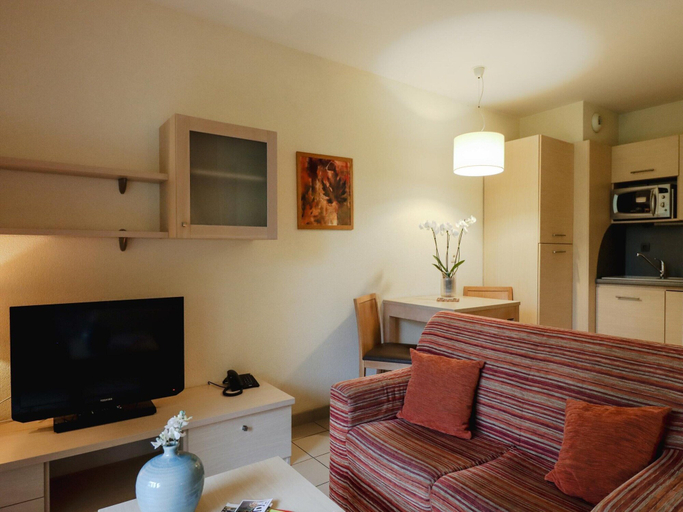 Living room 2, Apartment Near Lake Geneva and Mont Blanc, Isère