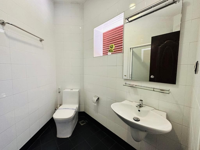 Bathroom 5, Rivora Gallery City Hotel - Kandy, K.F.G. & G. Korale