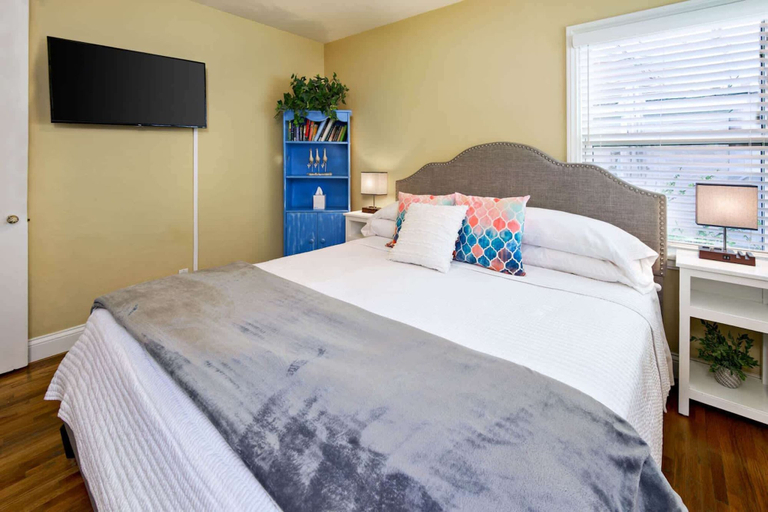 Room 4, Charming Beach Bungalow, Orange
