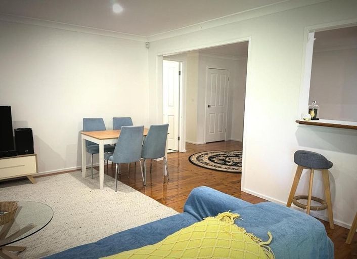 Dining, Sydney Blue mountain 4 Bedroom Haven, Penrith - East
