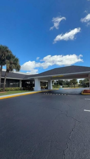 Exterior 5, Disney Studio 2 Queens & Shuttle, Osceola