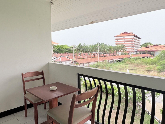 Outdoor dining, NJ INTHAI HOTEL, Khlong Luang