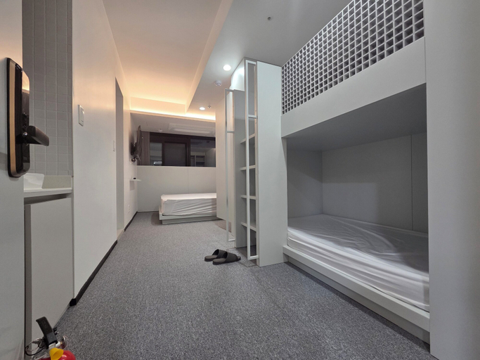 Room 5, Stay Together in Seoul, Jung