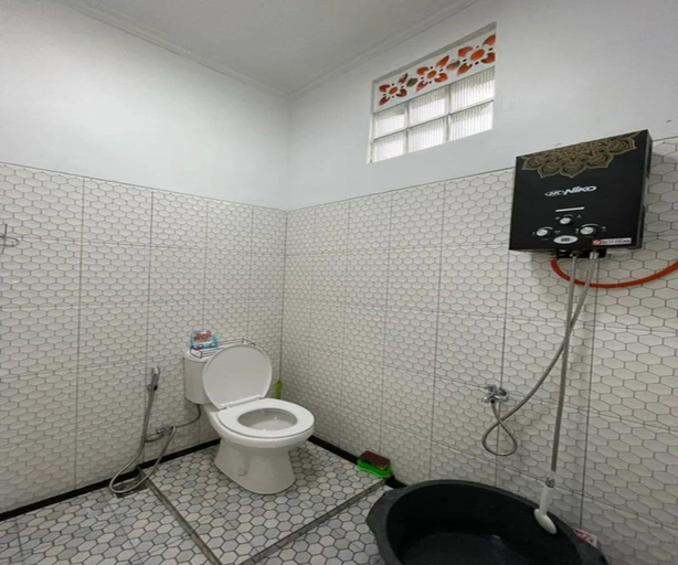 Bathroom 2, cozzy Salabim Villa Pangalengan, Bandung