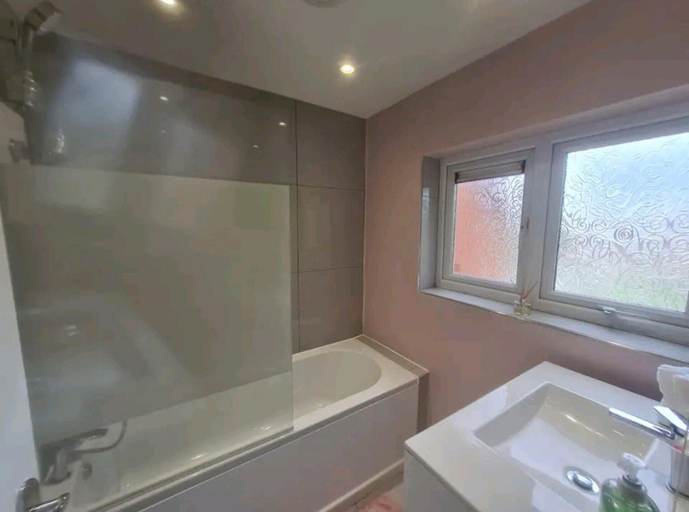 Bathroom 3, House Sleeps 8 With Garden and Parking, Wolverhampton