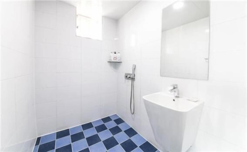 Bathroom 5, Gamdong Hotel, Haeundae