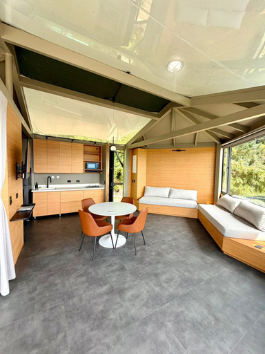 Living area 3, Vista Hotel Medellin, Retiro